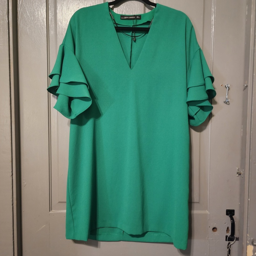 Zara Woman Green V-Neck Mini Dress with layered ruffle sleeves, Large, EUC